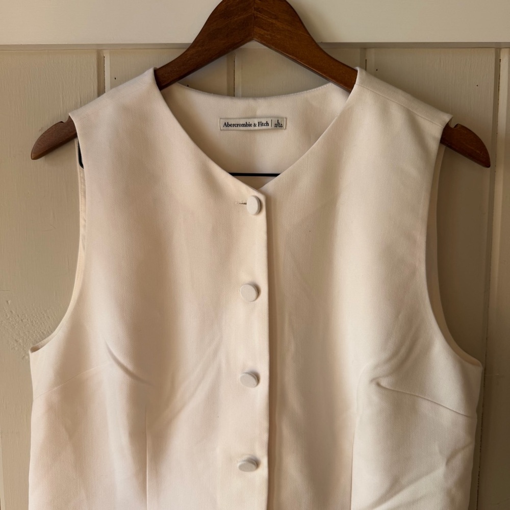 Abercrombie & Fitch Cream Lined Button-Up Vest, Size Large, Like New - Picture 4 of 8